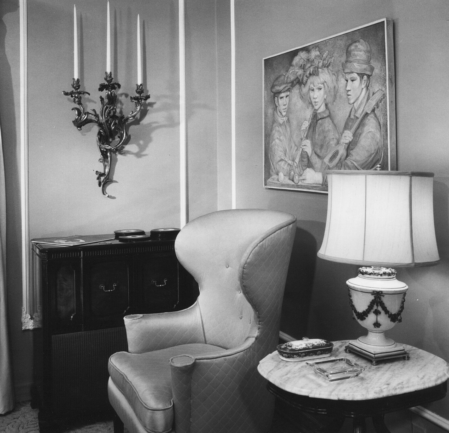 1960 Tucson home photos: A Tudor house filled with art